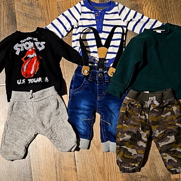 *BUNDLE* 3 NEWBORN BOY OUTFITS - Picture 1 of 7